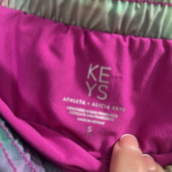 Athleta + Alicia Keys Enlighten Up Flutter Short abstract multicolor size small. - Picture 5 of 11